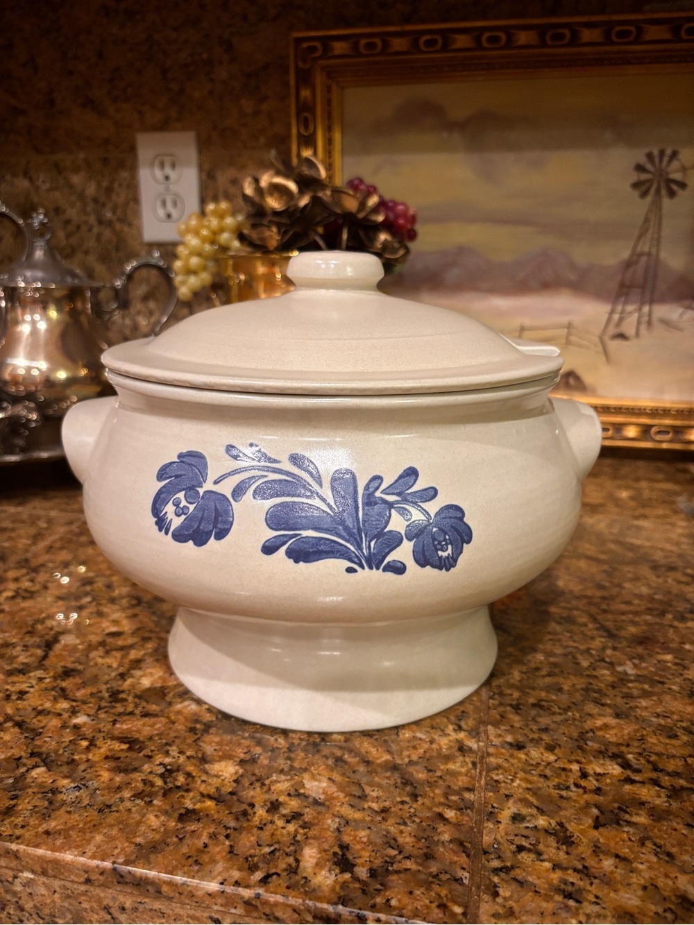 Vintage Pfaltzgraff Yorktowne 3 Qt Stoneware Soup Tureen w Lid USA Blue Floral